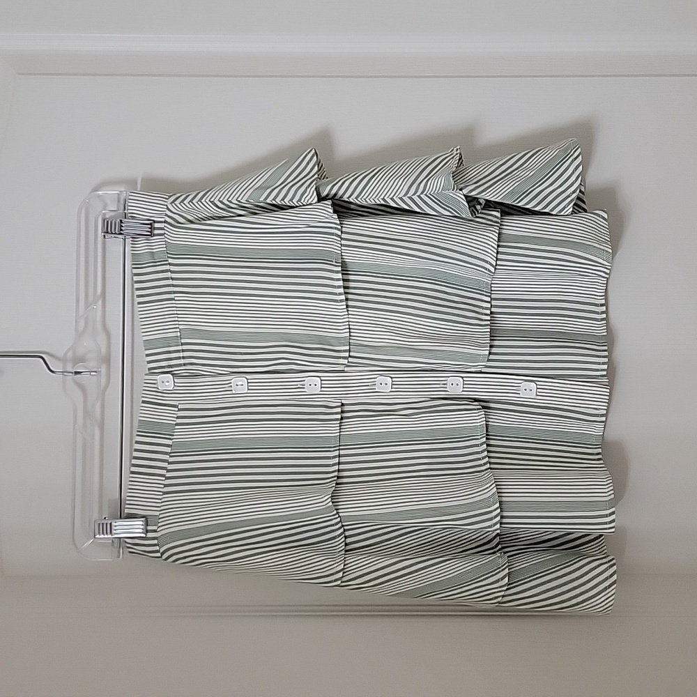 Lily Rose Size M Fern(ish) Green & Off White Striped Tiered Mini Skirt, EUC